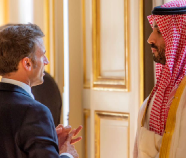 ماكرون لولي العهد السعودي: استخدم نفوذك في لبنان!