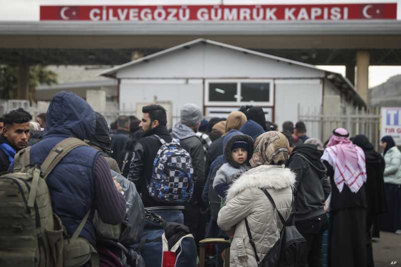 السلطات التركية ترحّل 34 لاجئاً سورياً إلى مناطق سيطرة ميليشياتها في الشمال
