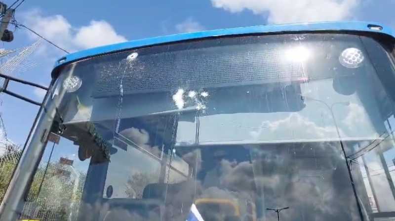 بعملية إطلاق نار على حافلة شرقي قلقيلية.. إصابة مستوطنين اثنين وانسحاب المنفذ