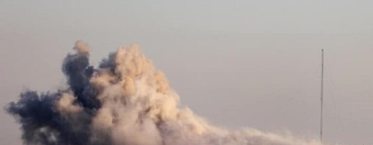 الطيران الحربي السوري- الروسي يستهدف عناصر من تنظيم داعش بعد محاولتهم التسلل من التنف باتجاه الجيش