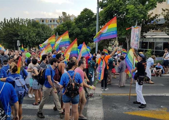 مهرجان جزر الكناري للمثليين وراء انتشار 