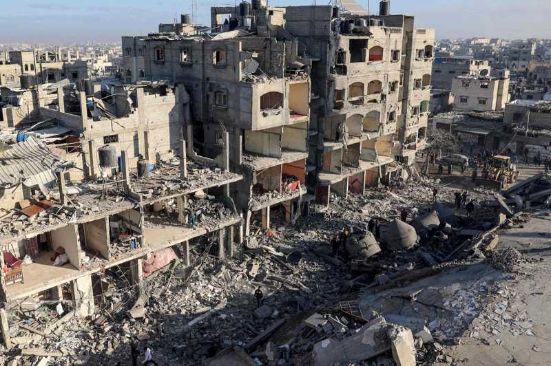 طائرات الاحتلال تركز قصفها على منازل مدينتي خان يونس ورفح جنوب القطاع