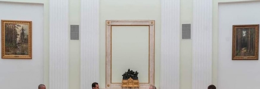 الرئيس الأسد يصل إلى موسكو في زيارة رسمية يجري خلالها محادثات مع الرئيس بوتين